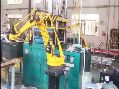 拉伸衝床機械手