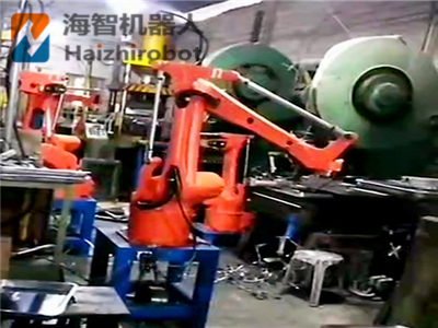 老式衝床機械手