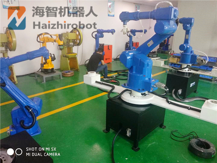 三軸噴塗轉台+機器人(圖1) 三軸噴塗轉台+機器人(圖1)