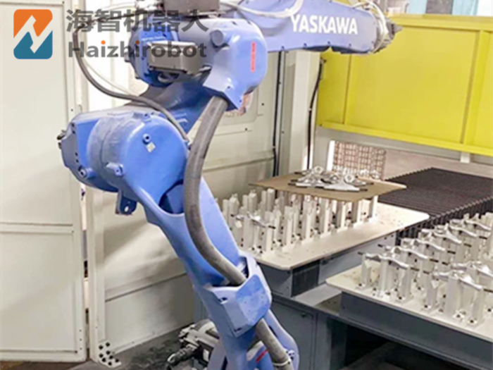 工業機器人抓取上下料配套工作站(圖2) 工業機器人抓取上下料配套工作站(圖2)