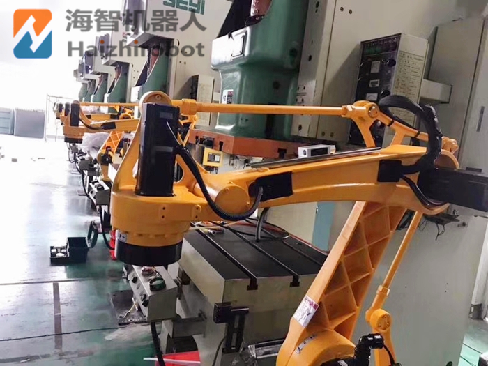 衝床送料機器人