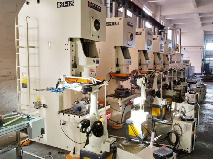 衝壓自動機器人 全自動衝床生產線(圖1)