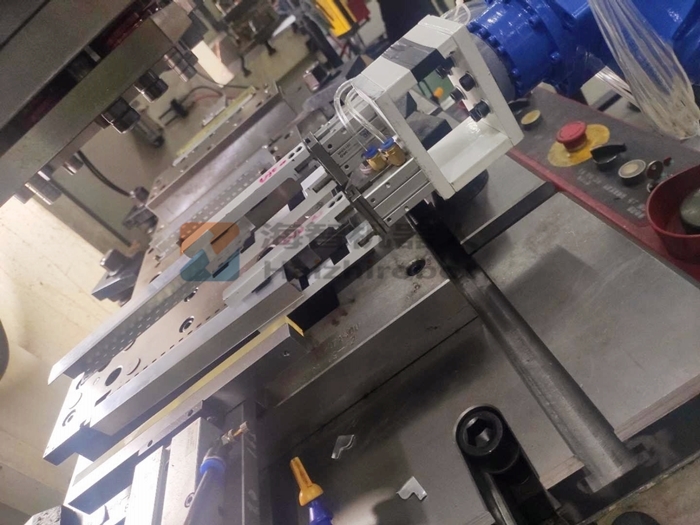 衝壓模具三合一機械手放料細節