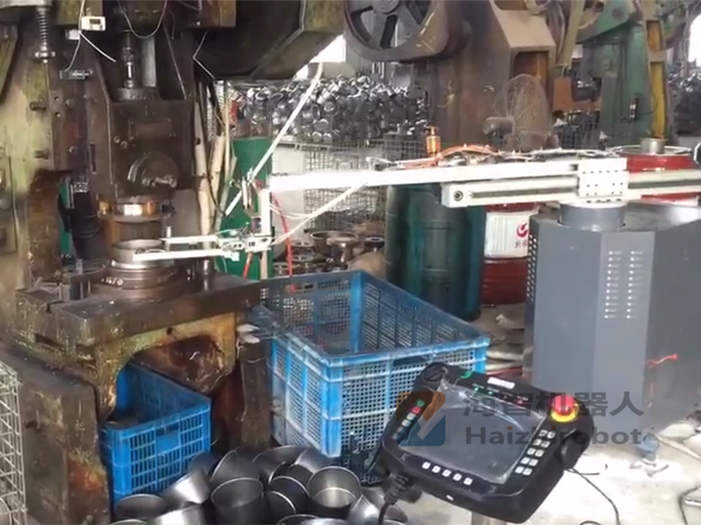 老衝床改自動化機械手衝壓上下料(圖1)