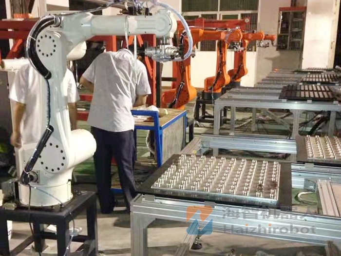 工業機器人抓取上下料配套工作站!(圖1) 工業機器人抓取上下料配套工作站!(圖1)